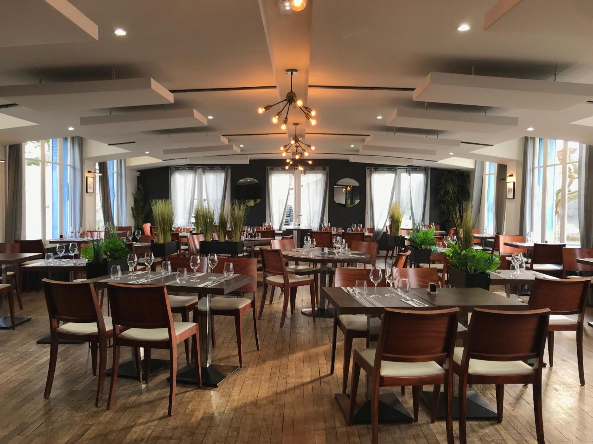 Logis Hotel & Restaurant - Les Bords De Seine La Roche-Guyon Exteriér fotografie