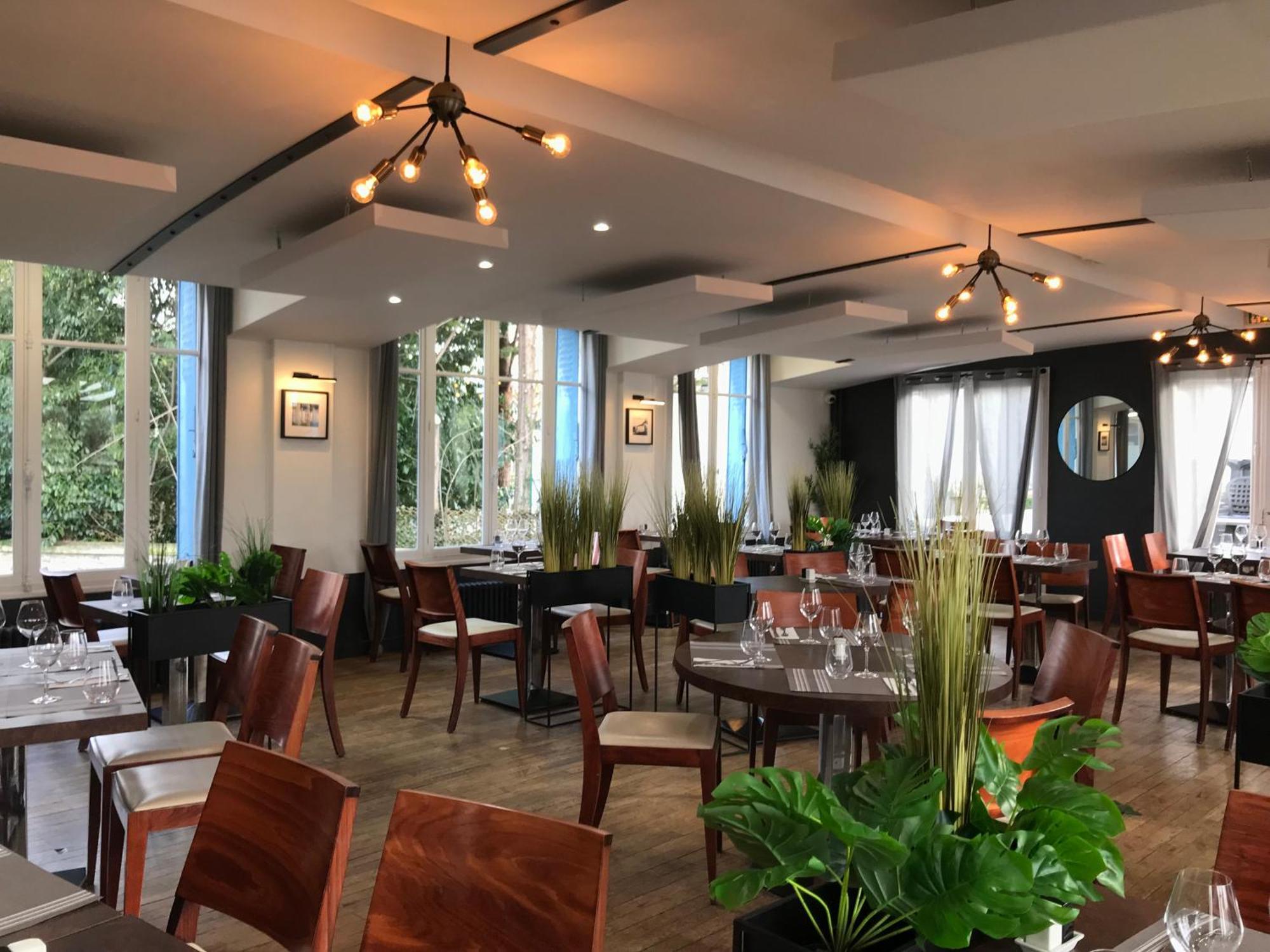 Logis Hotel & Restaurant - Les Bords De Seine La Roche-Guyon Exteriér fotografie