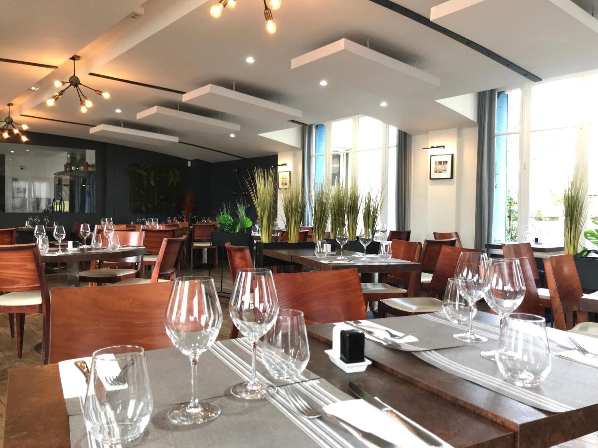 Logis Hotel & Restaurant - Les Bords De Seine La Roche-Guyon Exteriér fotografie