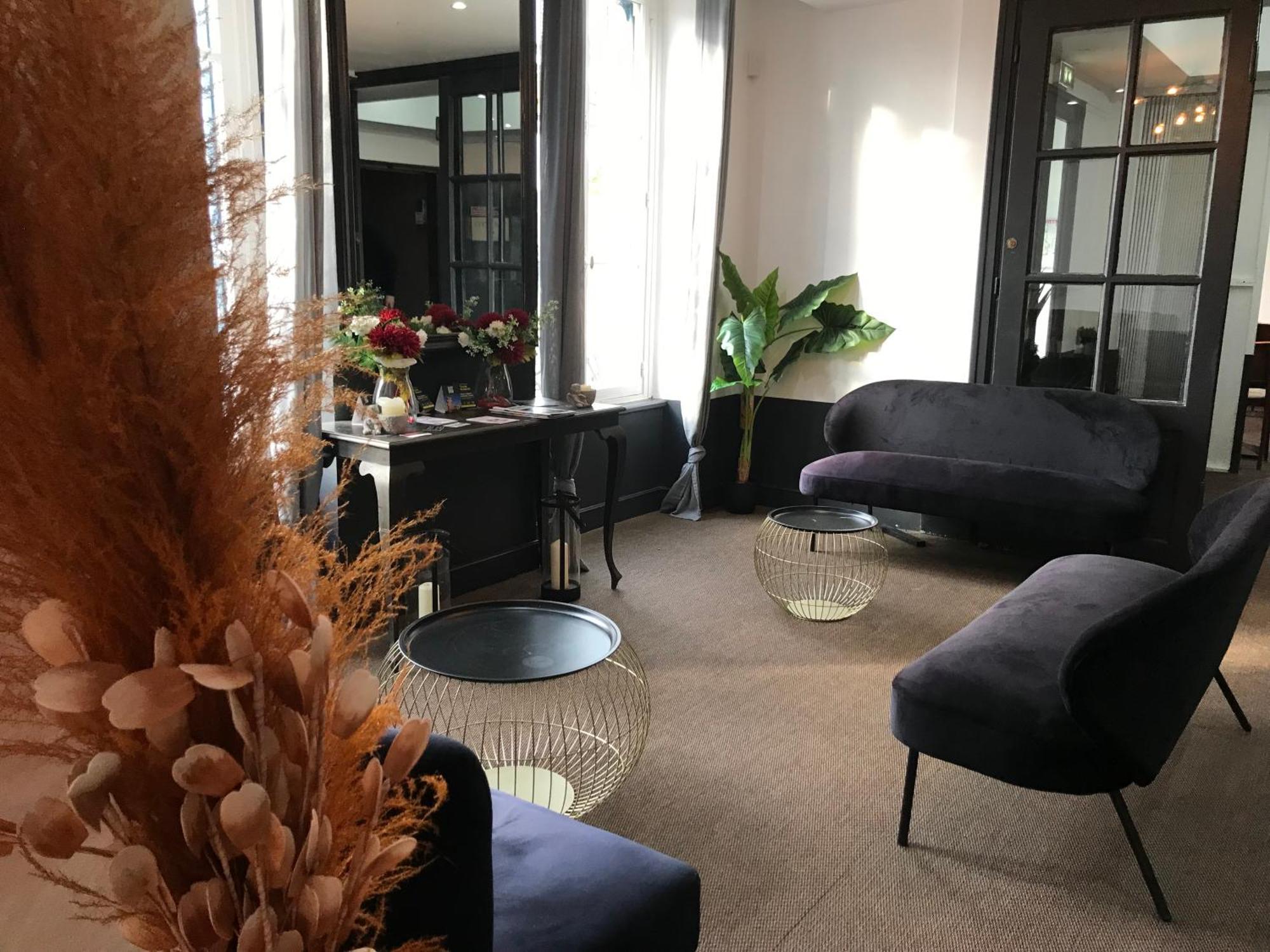 Logis Hotel & Restaurant - Les Bords De Seine La Roche-Guyon Exteriér fotografie