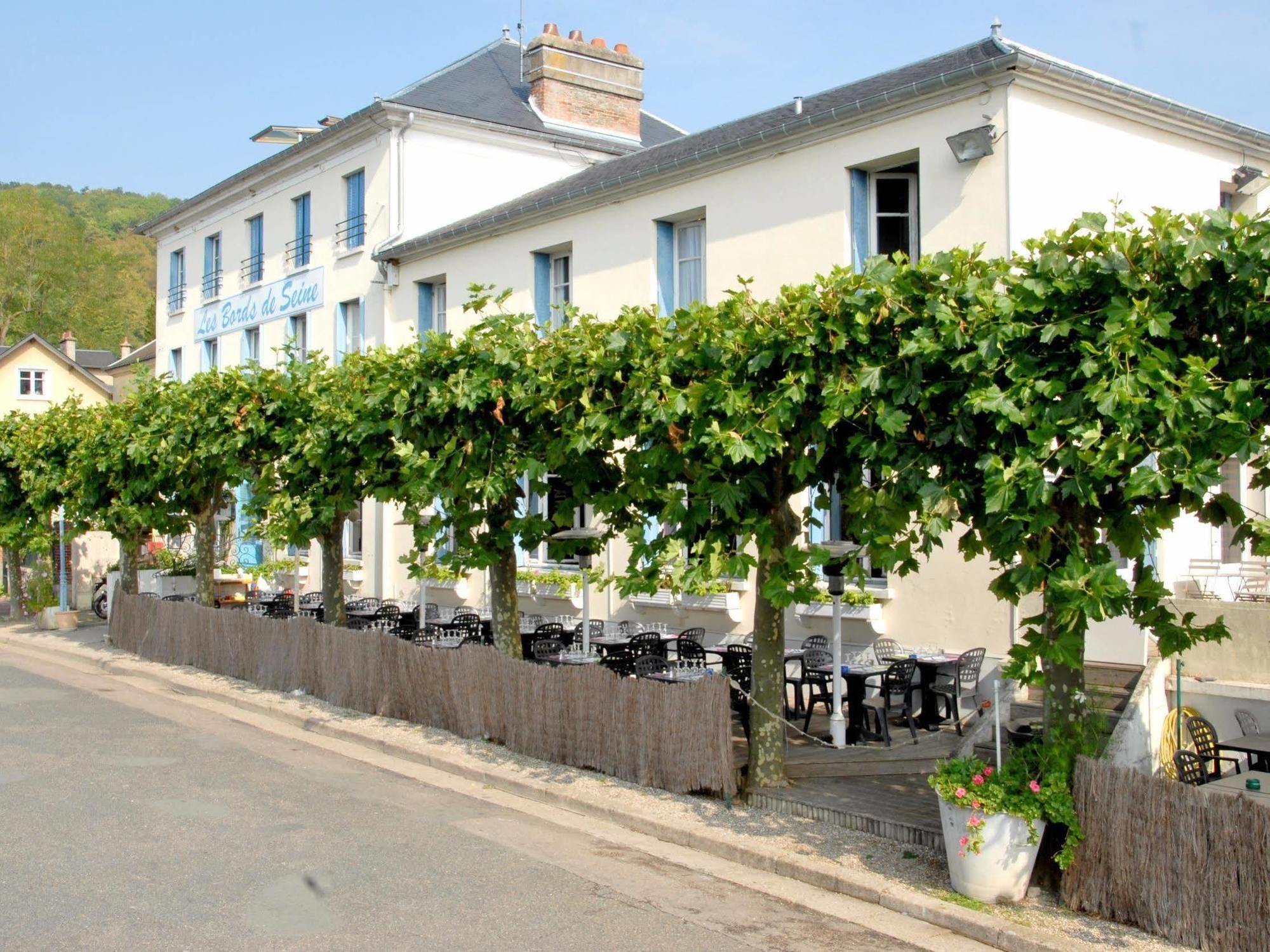 Logis Hotel & Restaurant - Les Bords De Seine La Roche-Guyon Exteriér fotografie