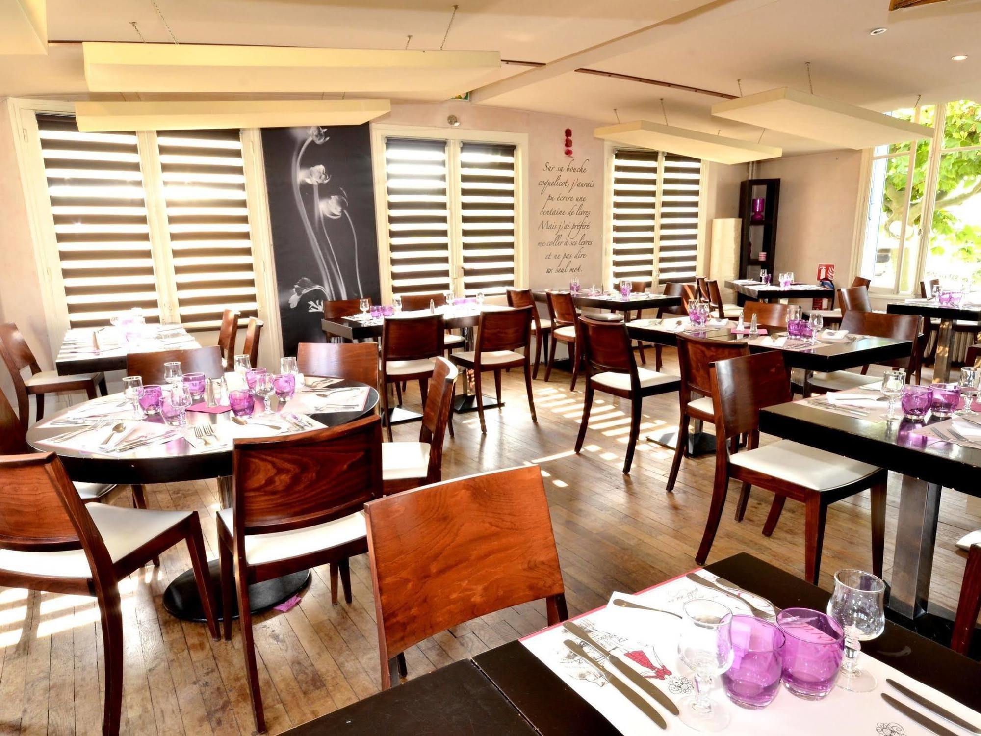 Logis Hotel & Restaurant - Les Bords De Seine La Roche-Guyon Exteriér fotografie