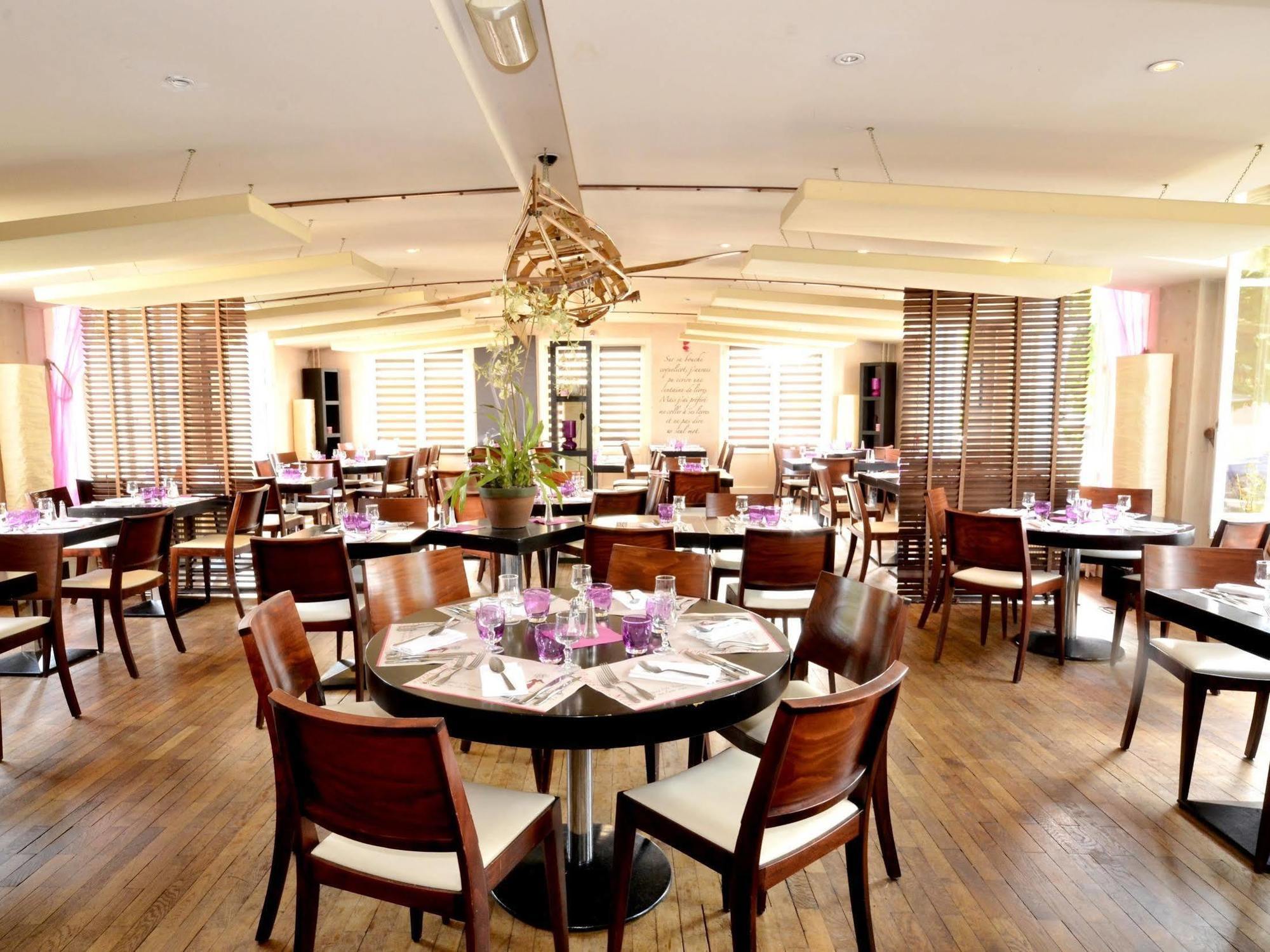 Logis Hotel & Restaurant - Les Bords De Seine La Roche-Guyon Exteriér fotografie