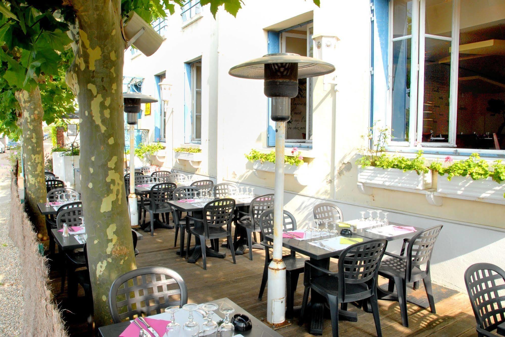 Logis Hotel & Restaurant - Les Bords De Seine La Roche-Guyon Exteriér fotografie